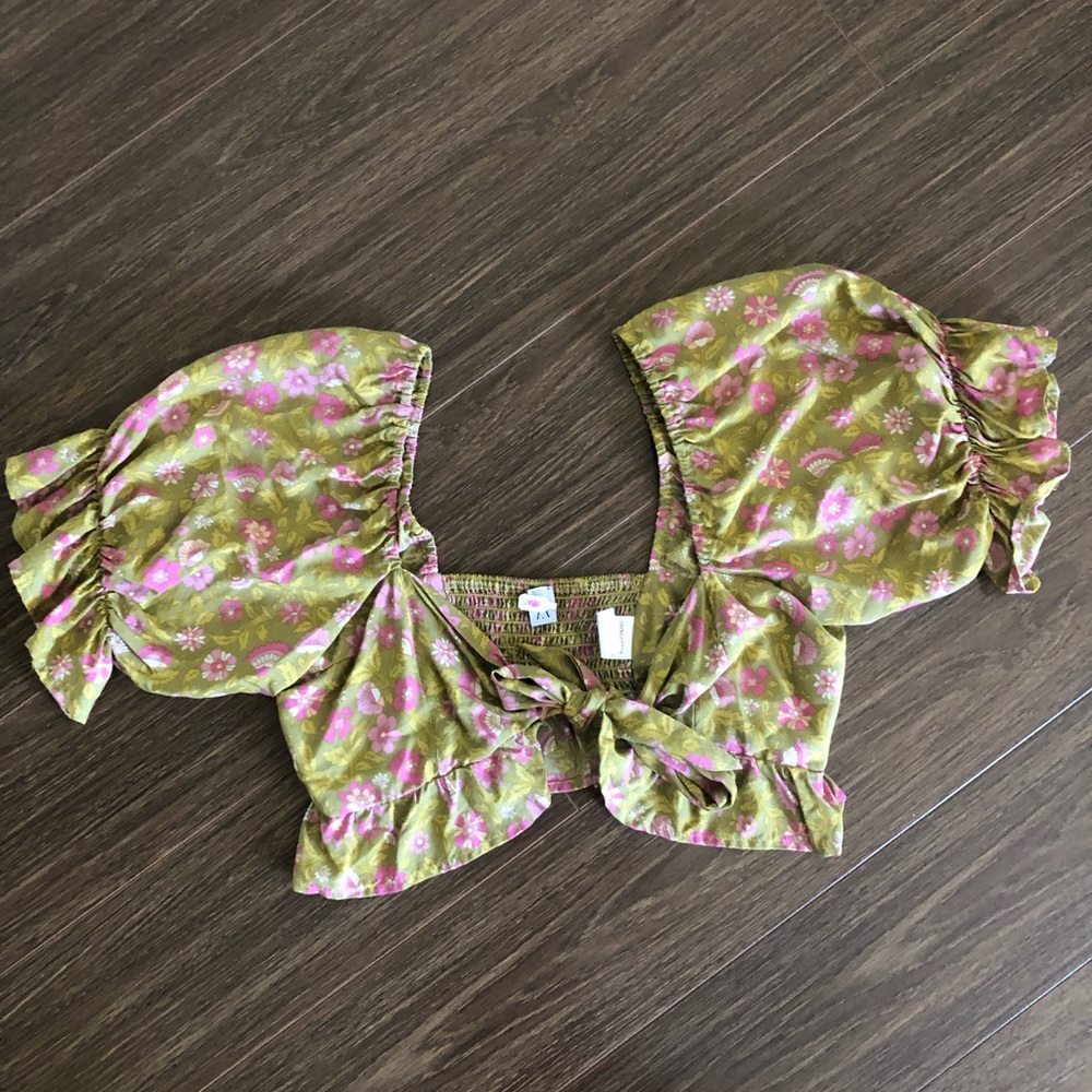 Super cute flowy top